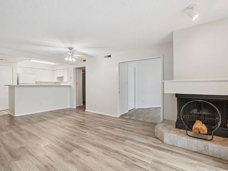 952 Acapulco Ct — Photo 7