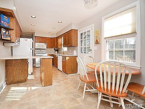 5th image of 14 Dogwood Ln