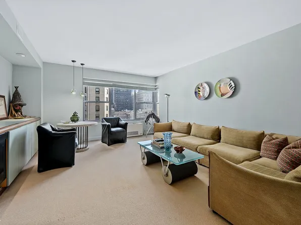 2 Fifth Avenue image 1 of 10