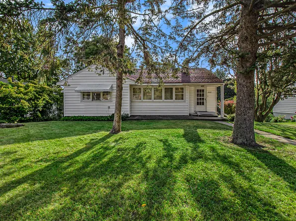 1022 N Robert St, Ludington, MI 49431