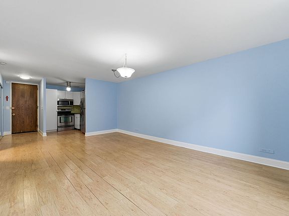 4th image of 720 W Gordon Ter APT 3B