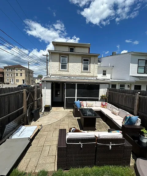 W 6th Ave — Photo 20
