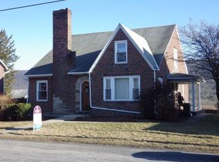 1017 W Maple St, Valley View, PA 17983