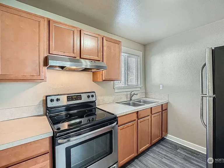 6838 S Park Ave — Photo 12