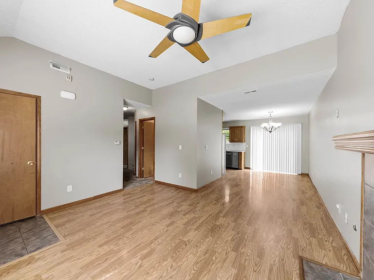 948 N Pine St — Photo 7