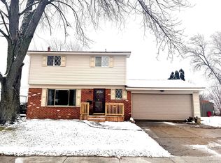 5247 Oakview Dr, Swartz Creek, MI 48473