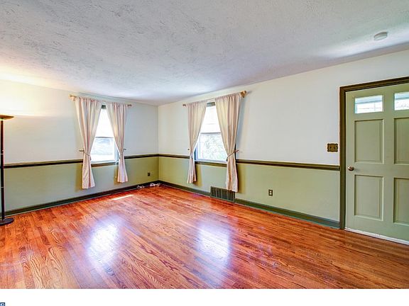 5th image of 1112 Fairview Ave