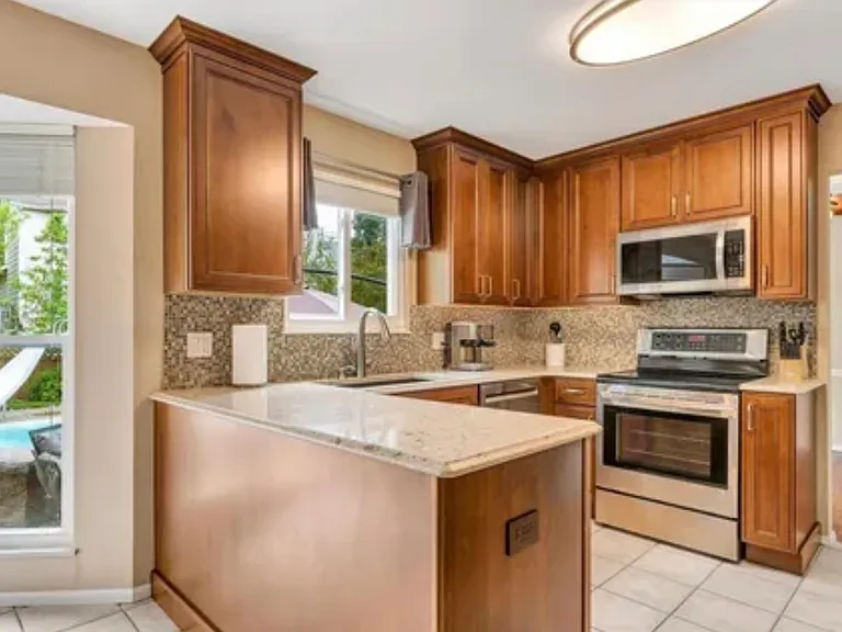 989 Oakwood Farms Ln — Photo 9