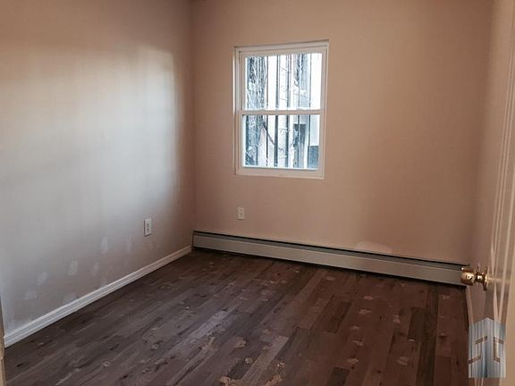 5th image of 825 E 224th St