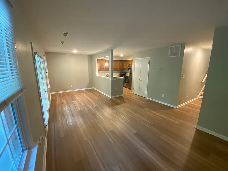 lower level looking to kitch
