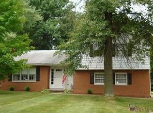 3919 Easton Rd, Barberton, OH 44203