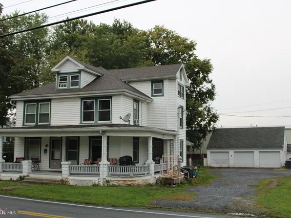 104-106 W Main St, Reinholds, PA 17569