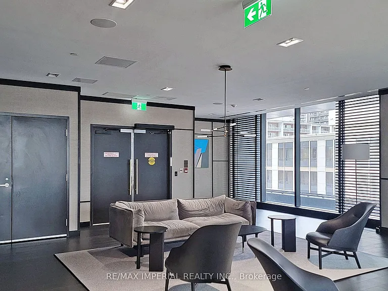 501 Yonge St #2111 — Photo 11