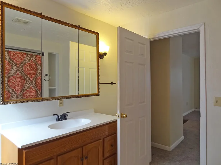 2726 Stewartstown Rd — Photo 16