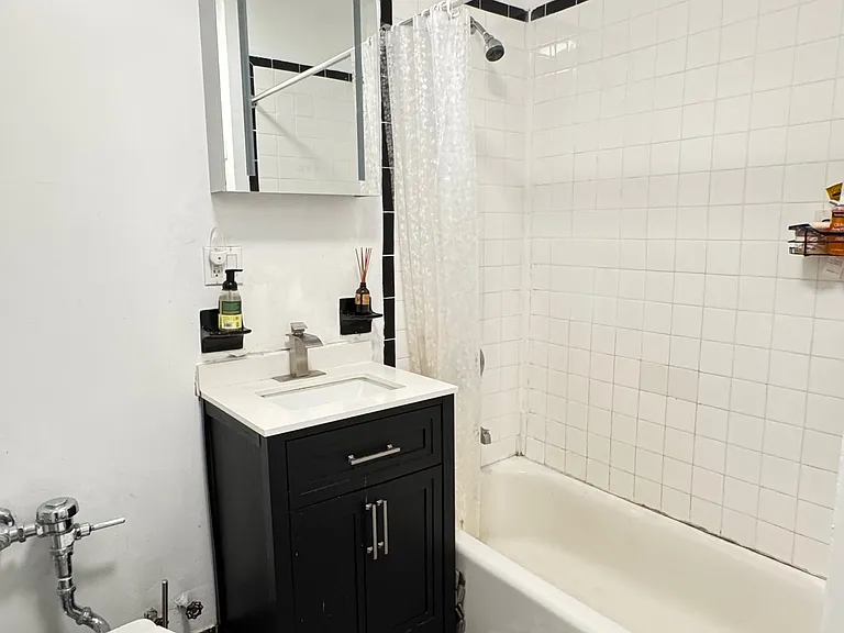 342 E 9th St #3C — Photo 7