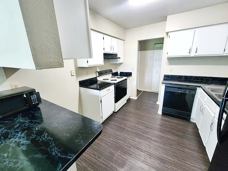 4309 S Semoran Blvd #4 — Photo 2