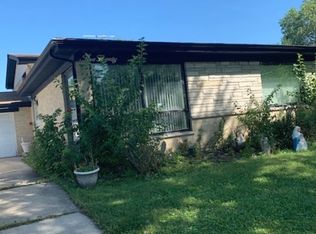 520 W Diversey Ave, Addison, IL 60101