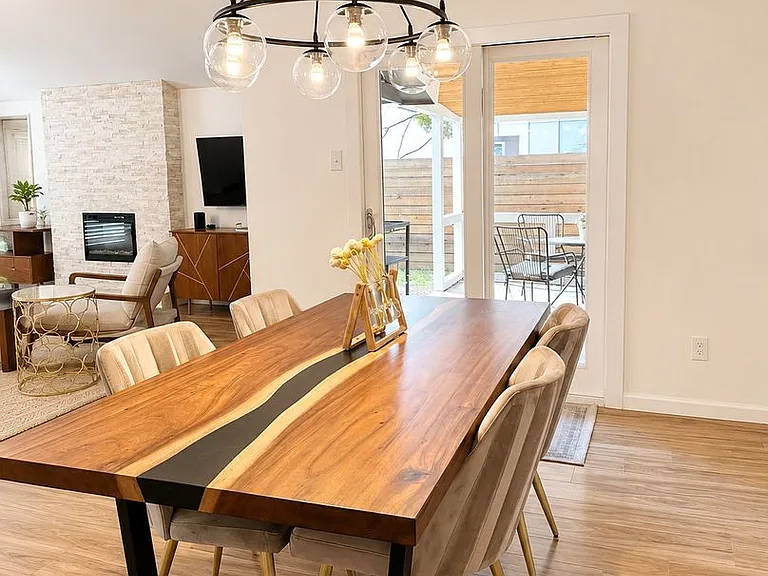 11004 Jordan Ln — Photo 13