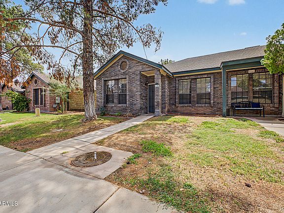 3rd image of 118 N HERITAGE Drive