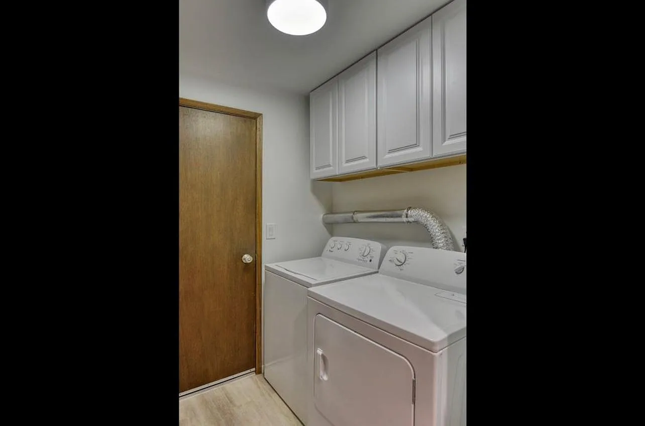 4 bed, 2744 sqft, $2,800 — Photo 2