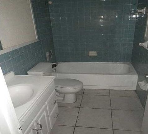 5th image of 7000 NW 186th St APT 4-125