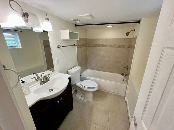 4th image of 3739 Parkwood St
