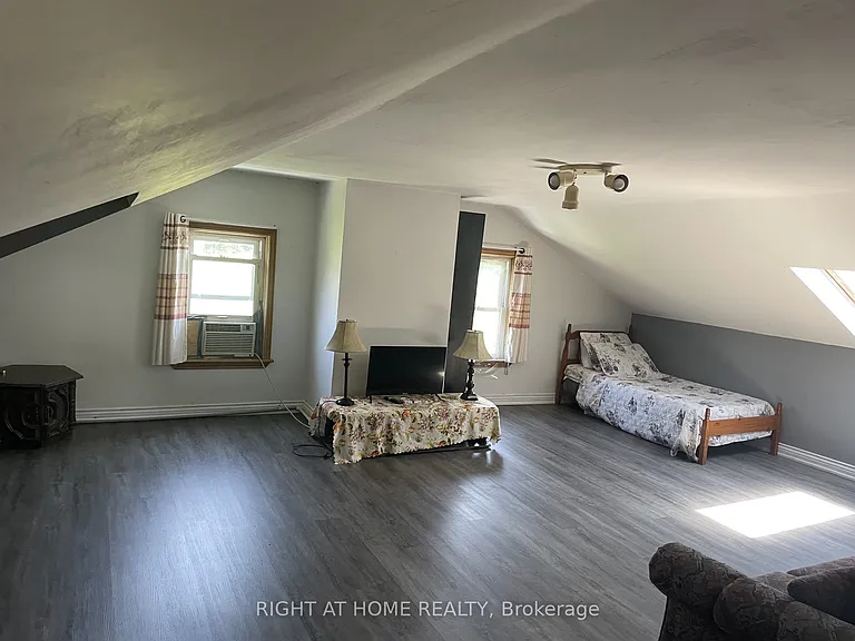 103 Lee Rd — Photo 5