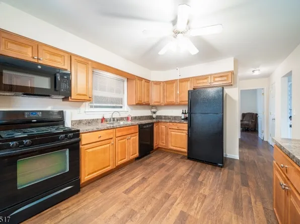 88 Riverview Rd, Pompton Lakes Boro, NJ 07442