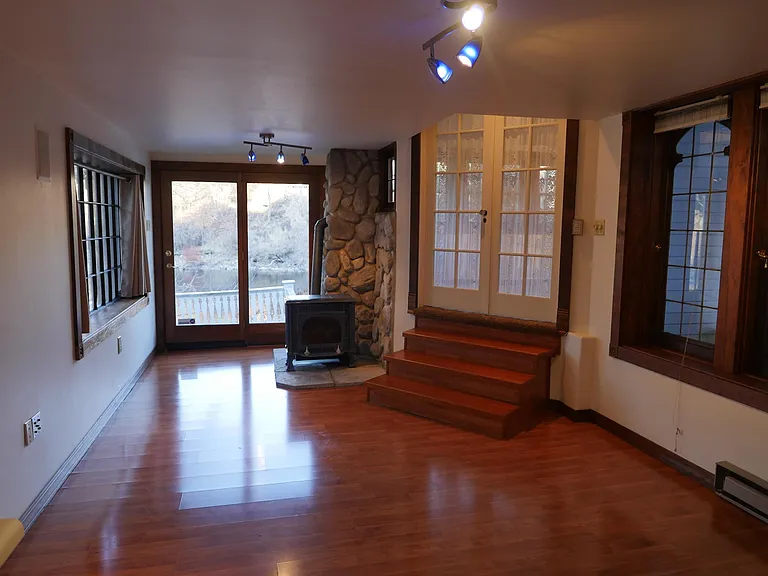 2104 W Clarke Ave — Photo 21