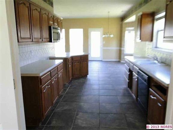5th image of 1008 W San Antonio St