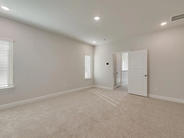 7005 Sunset Blvd — Photo 18