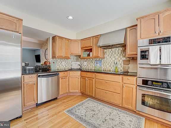 4th image of 4443 Holly Ave