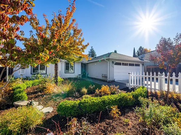 772 Jaquelyn St, Ashland, OR 97520