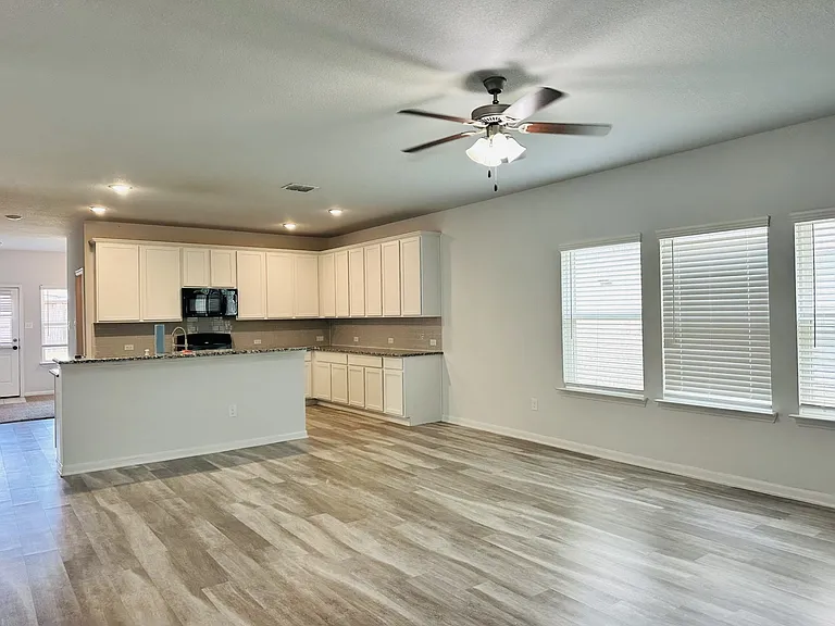 8907 Ladbroke Grv — Photo 14