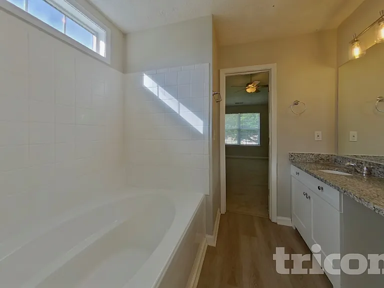 936 Edgewood Ln — Photo 10