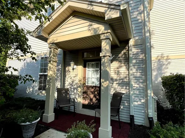 2326 Sunshine Ln, Aurora, IL 60503