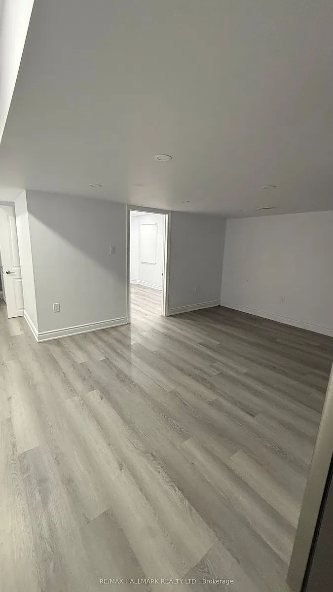 Building Photo - 24 McDonough Gdns #BASEMENT