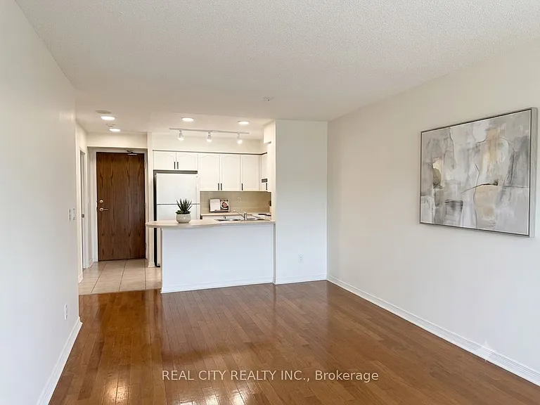 11 Oneida Cres #305 — Photo 4