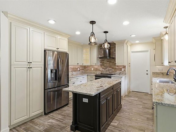 4th image of 302 BLOOMINGFIELD DRIVE
