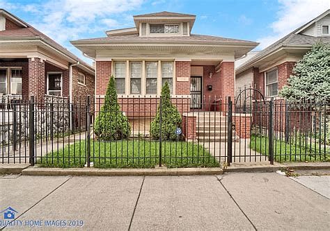 The property at 7812 S Lowe Ave, Chicago, IL 60620 is a single-family residence featuring