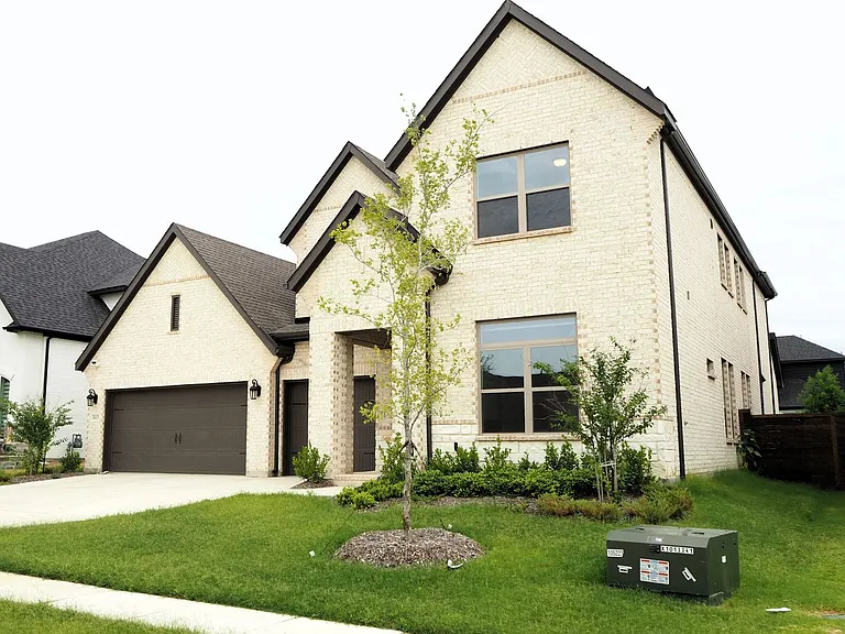 2613 Rosewood Way — Photo 3