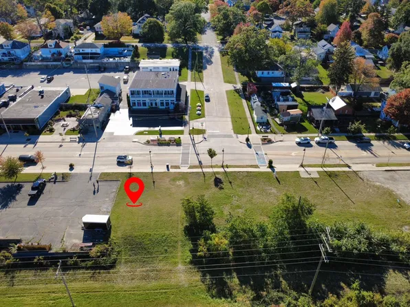 2020 Lakeshore Dr, Muskegon, MI 49441