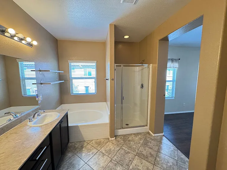 8123 Mosaic Sunrise Ln — Photo 20