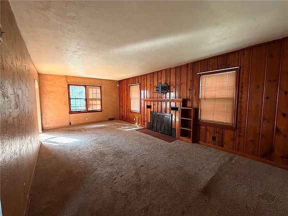 5th image of 4004 Denton Rd