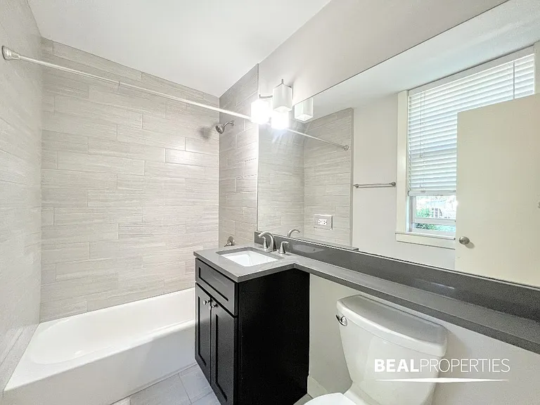 2420 North Kedzie — Photo 9