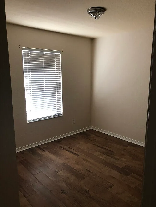 3 bed, 2.0 bath, $1,295 — Photo 1