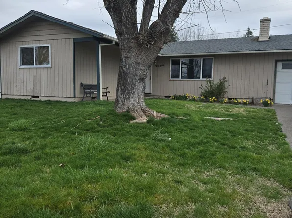 7696 Gladstone Ave, White City, OR 97503