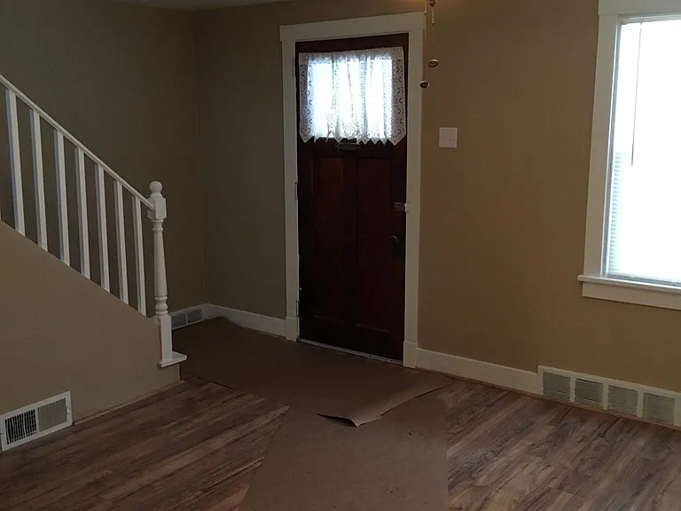 918 Watson St — Photo 2