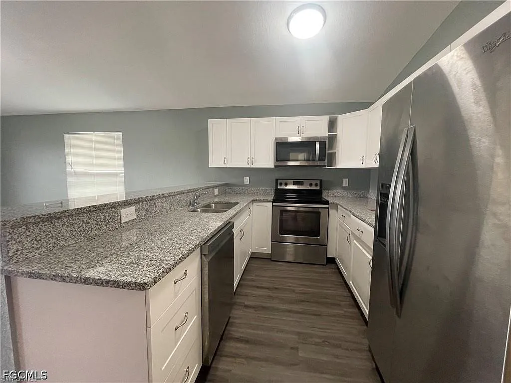 3 bed, 2.0 bath, 2252 sqft, $1,500 — Photo 3