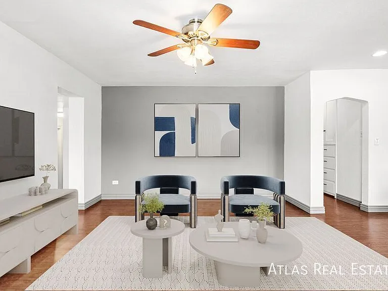 2020 N Oneida St — Photo 5